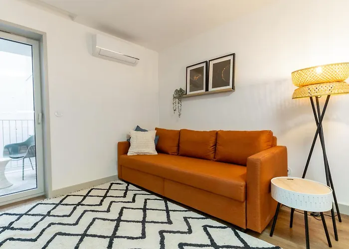 Modern 1br - Brand New Bonjardim F *