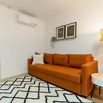 Modern 1br - Brand New Bonjardim F *