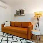 Modern 1br - Brand New Bonjardim F *